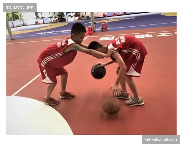 青年教练训练营兴起,聚焦现代篮球“短角球”战术演练课程